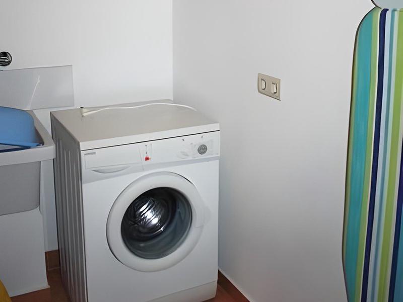 8FFB6F84978F4219D0C34F38593A9B3D