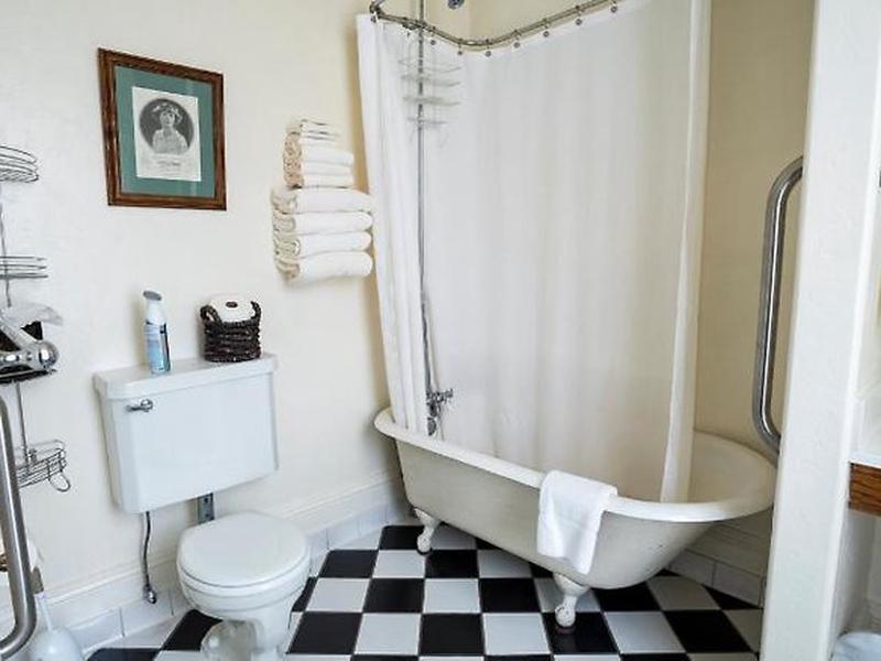 DDB11EBD2E2D5D44B35284E8567BC344