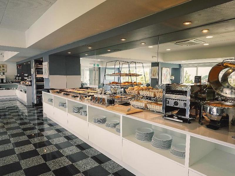 AAE17F5577D8189B1CB47C5721EE83A7