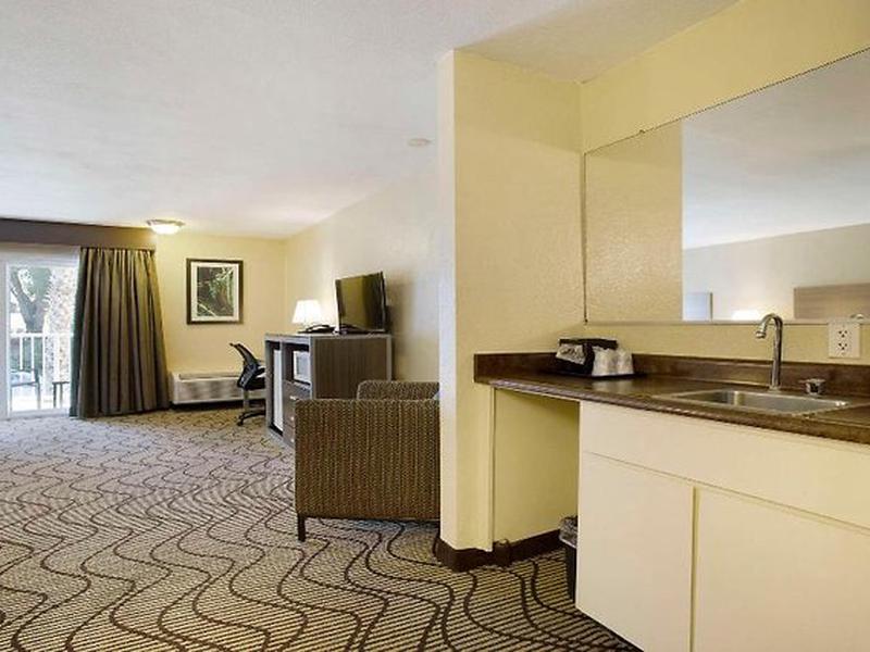 A6B53BE6694A422A1946B810F1E1B053