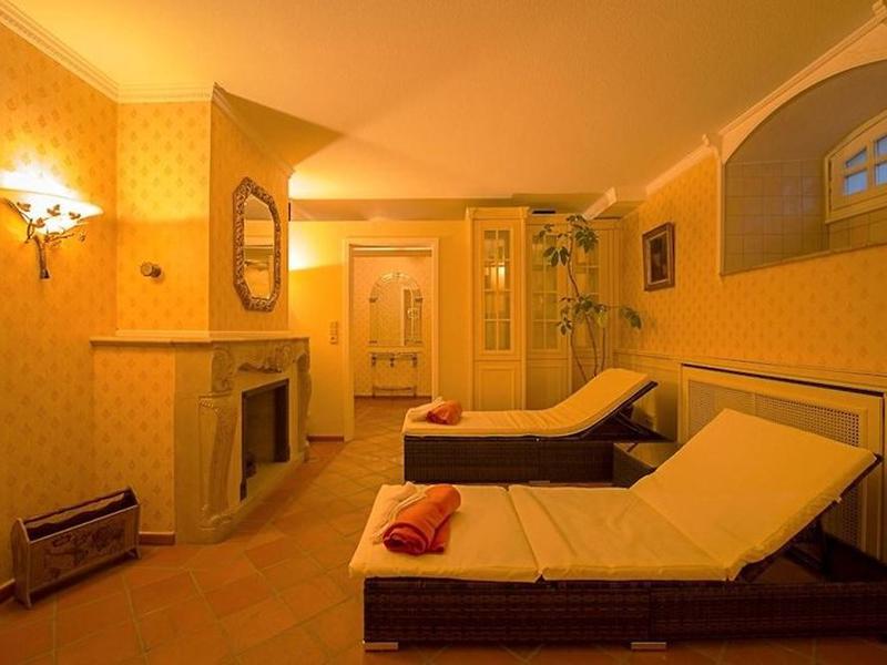 B0B1F66D9FA8CC151E4AE581B6EBB0F3