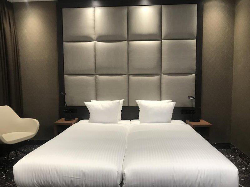 73079D9B2C00BD1DDD8D42FE74F42989