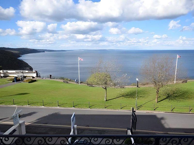 B02B982890227D5C0B48BC920C324DDF