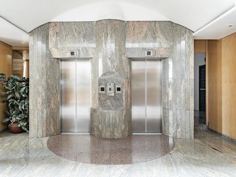 4F5BE01738BC9B4B9AB71110D3823987