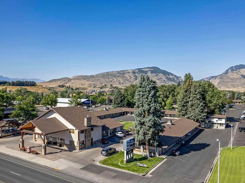 B1210CED10AD08AEEF181408C5C347A7