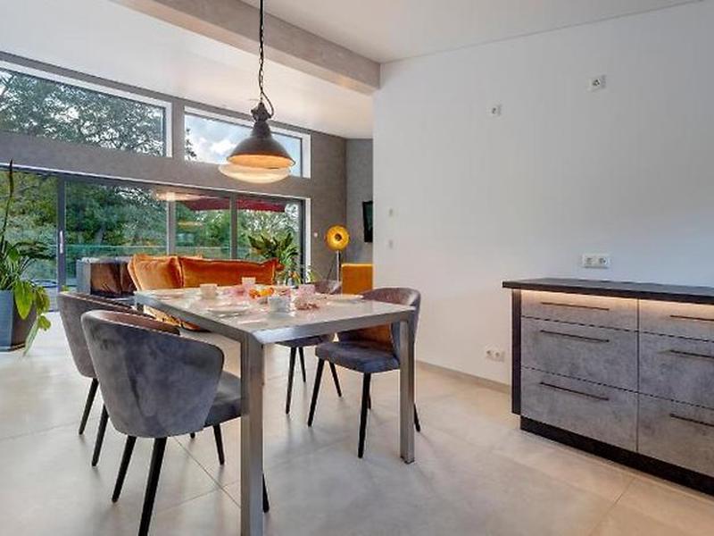 21830537C8A5C070696DF3AD2F44BEC5