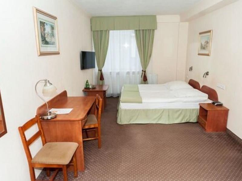 8A5F89E42595F5601F95BDDE9C6D1AE9