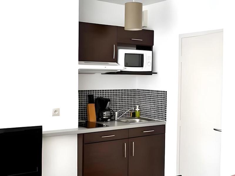 0285FF29D640A811518E6B9E9A40CFDF