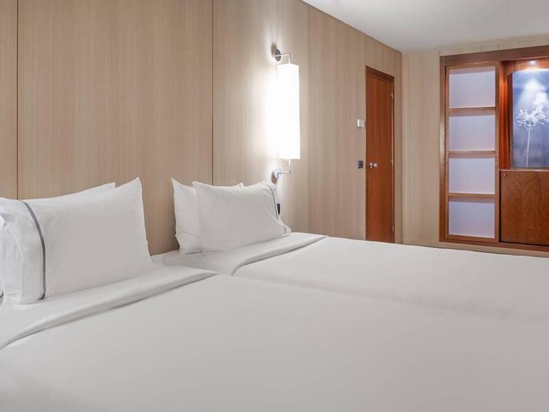 FC126F122456A989BFB1E1C94F9E79C0