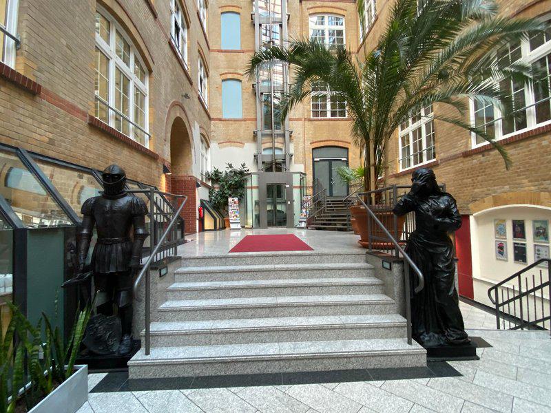 4D98A711D0DA6377DB45D8DC926DF1A6