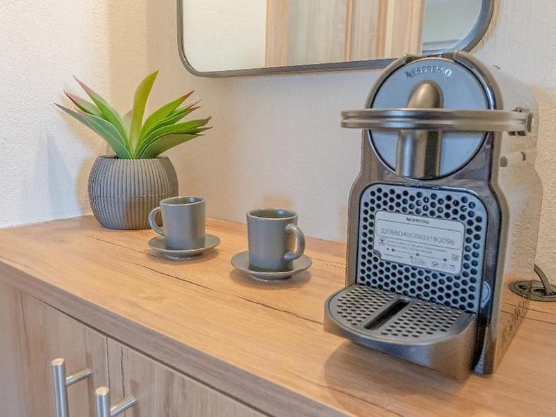 C740F5D3044B49E12BE23F2E79A858F0