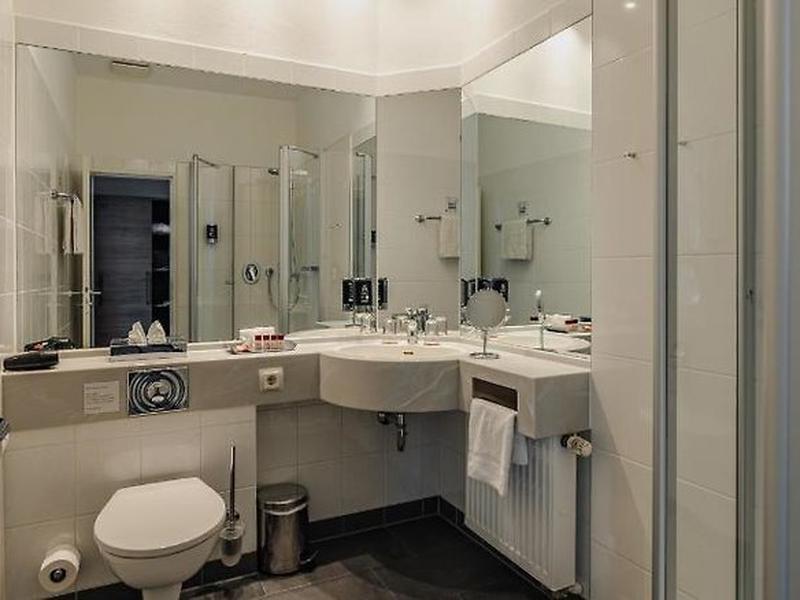 8E38AFA984811B6B5FEC4E6FF1D133D4