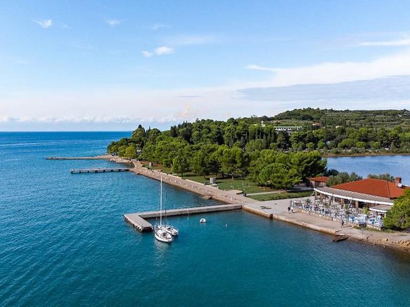 18C847FF67F74D148F1449D8D540C308