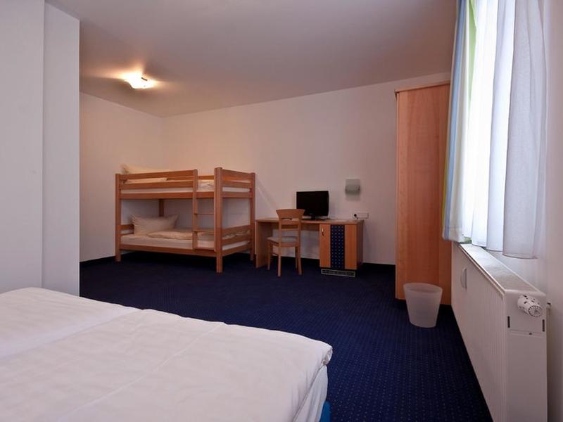 BB841254ACDEF788D949D8F6368CA7A8