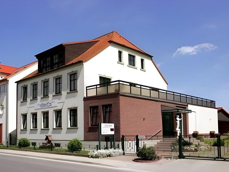 CB633818C05E74536A25708D81B3809A