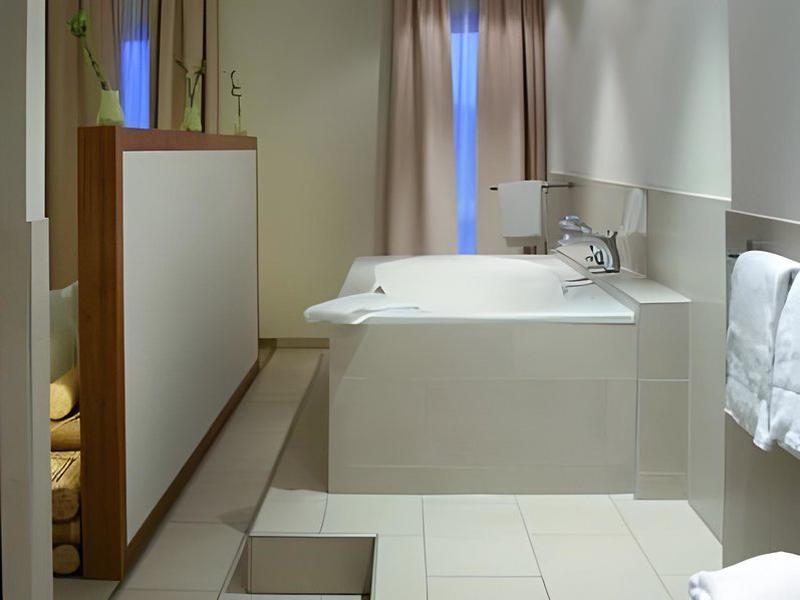 5B0DE372E0EA516F743C028A5477D8AB