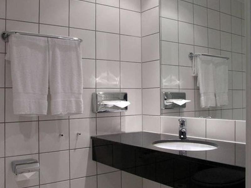 9652CA9257A420FF3F625725BBF7A3D4