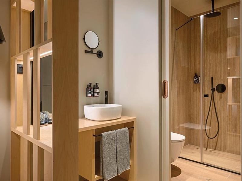 E2D81F7A7039D46B6904E86FCEF1A001