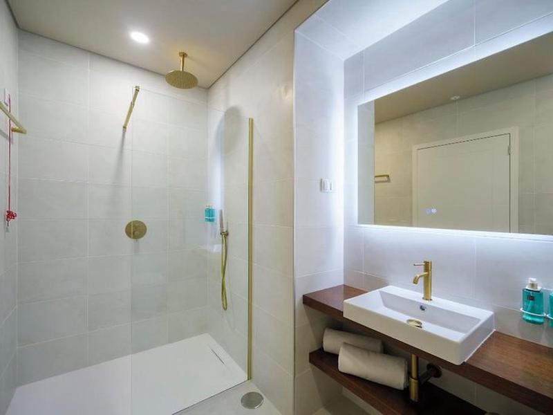 73B1CC44D90A53C52A25955DDD0E998E