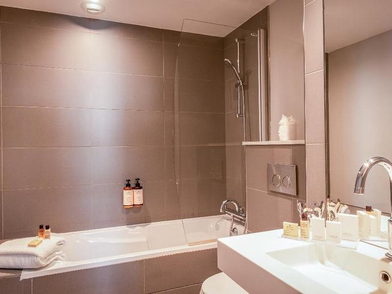 38A144C19FEAFA5076695AF372B6928D