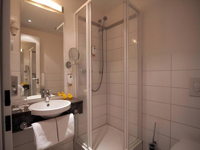 0BFEEA90B254BE30505339FEB26B818F