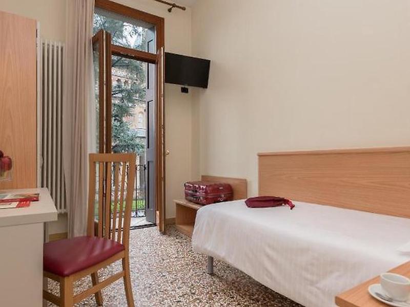 01A83CC647DD9B59980B22FDFC92E587