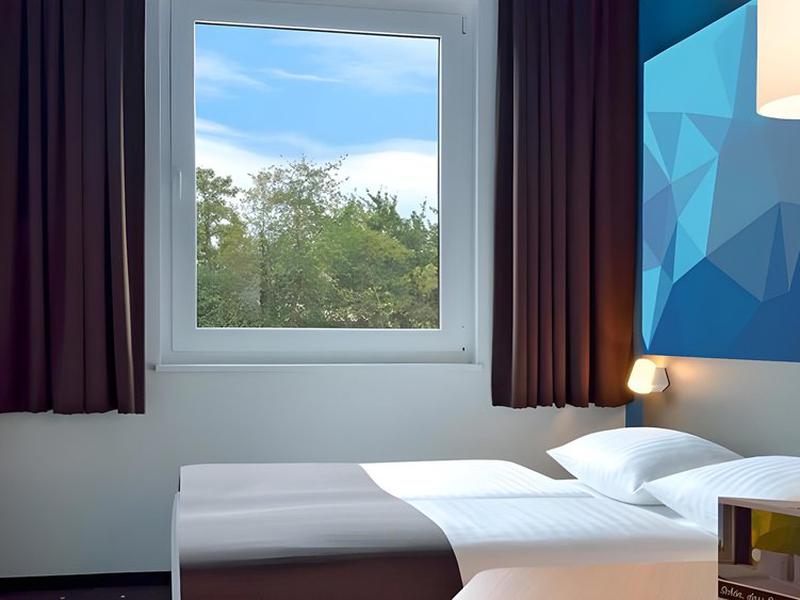 25F90AE7BBB8BC2D4F17432765F746A1