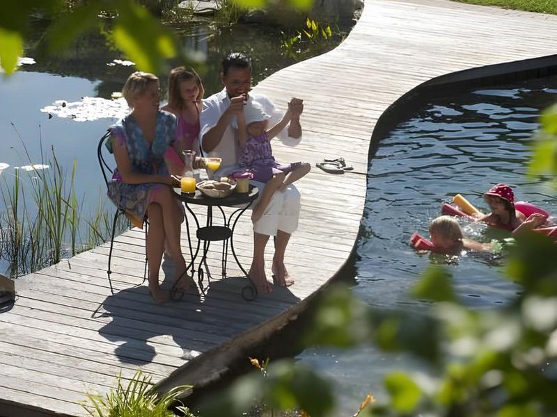 03FDF2B82442C7839A92B11A75C451A1