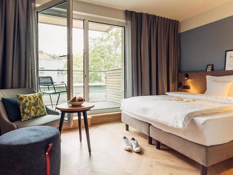 DB67CE0709F34705A9220F566C433473