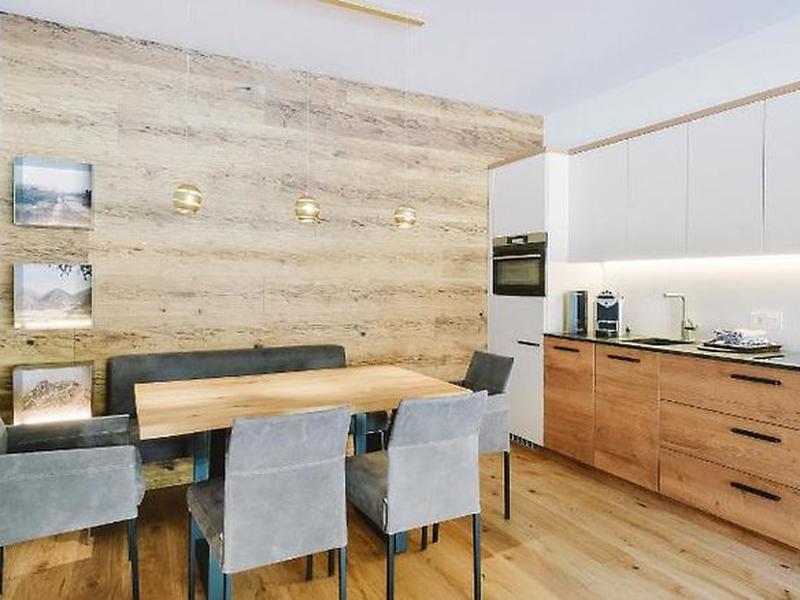 97C2BF7A50E10C7FD4B72E9D1EC8494D