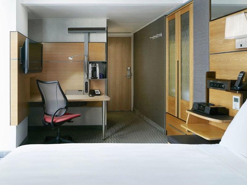 18B85689303F261FA7BAF737B82D21D6