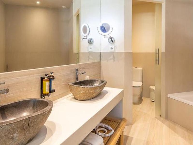 20C49D613E61A7526DE4B44E6697348F