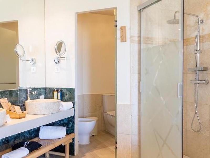 72B8149A6F99908365D2828F295470BB