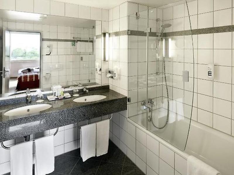 E01FD65FD082855385ADCD37906A6932