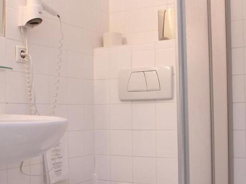 913ED38381271BB9F17DC767A3D64E9F