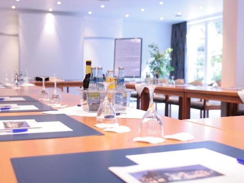 7E9836FDF9D5EB3F8A5853F06F472570