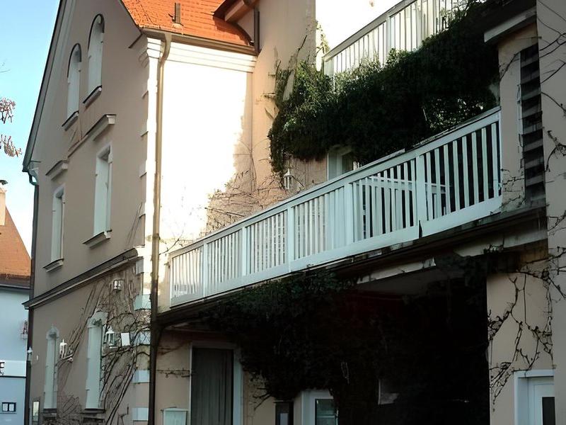 2DA5659C5FB624F0480BD42E5457C95F