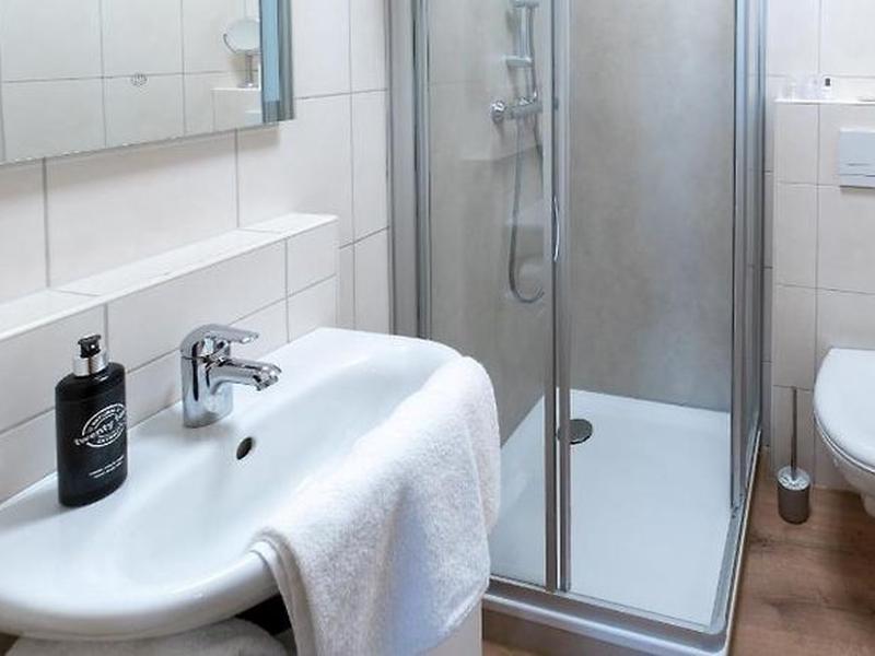 E64D516D4579436EFF217A6B06485A08