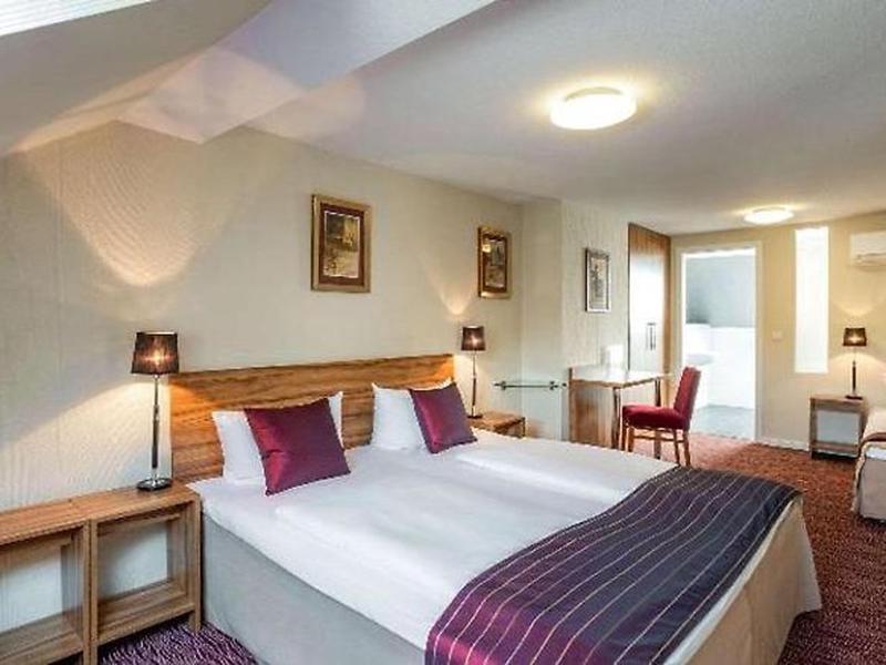 0905D9BADBDA292E6F5CC8FEA47834A5