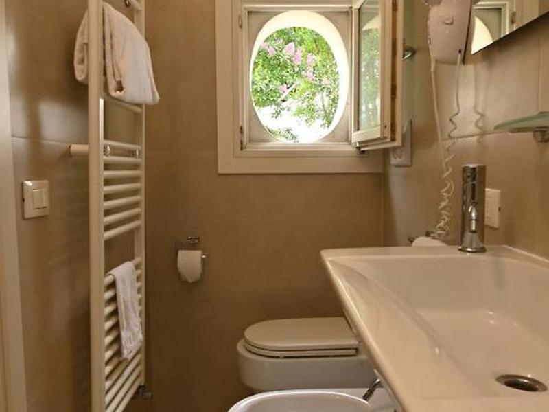 2956E4AFC3233AC4CEF3026207AC25CB