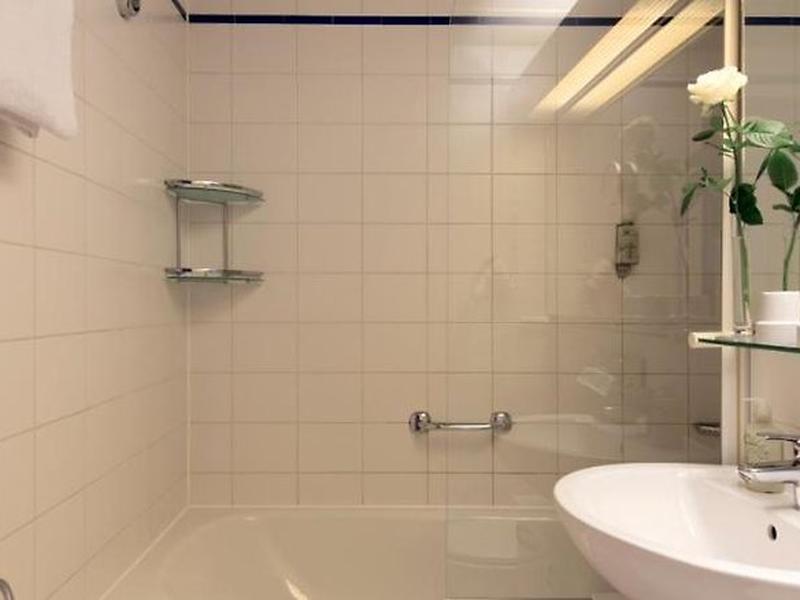 924A214FD2284BC4573382D138BD5E75