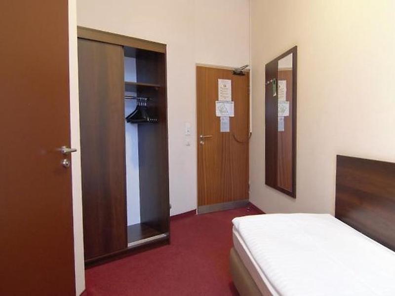 DEA9665835070E566DA26184111B0CBE