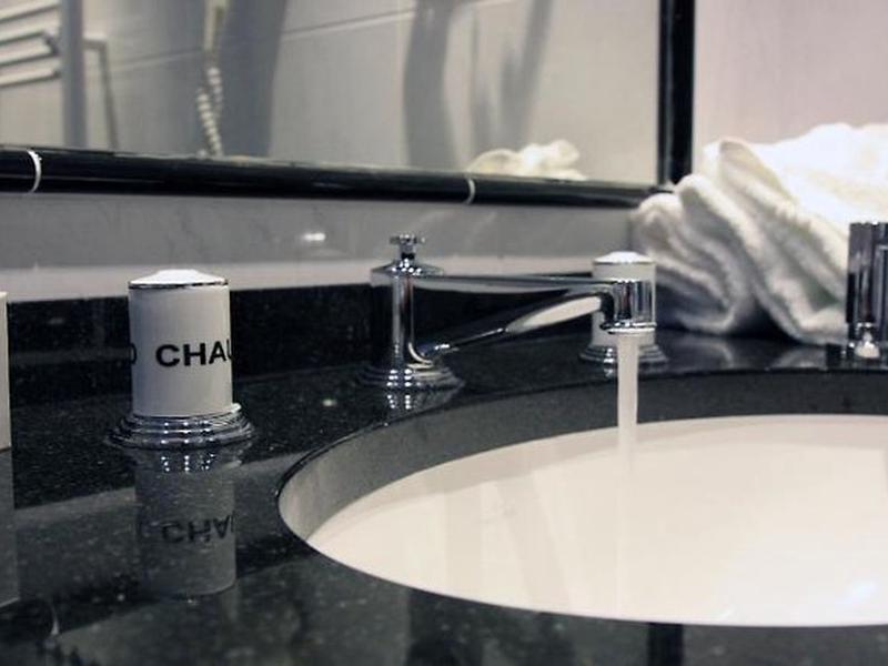 DD020E03D8E66D9DB33D0E8C79C2418A