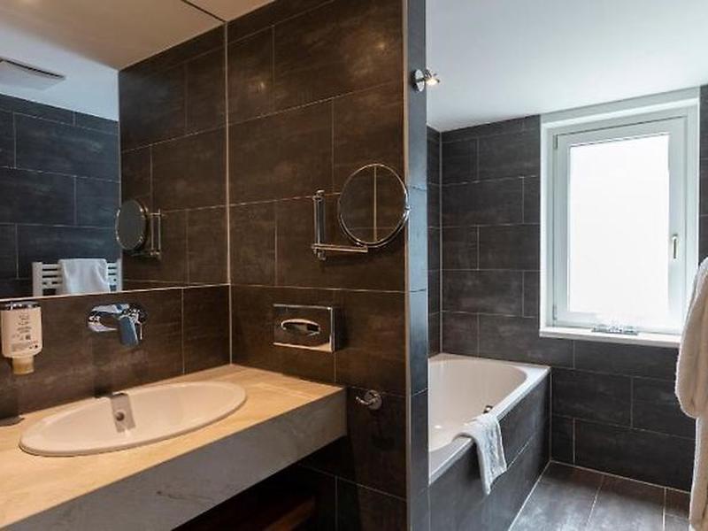 61B917705539CD460C69B022AD8B6DA1