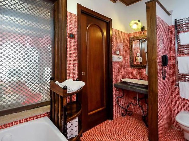 8118B8EA8086568FEA5908584B3A3D4A