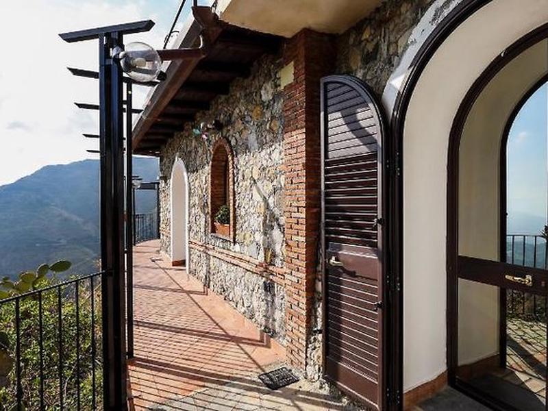 B095D45F5DA376589270EE5A024A0329