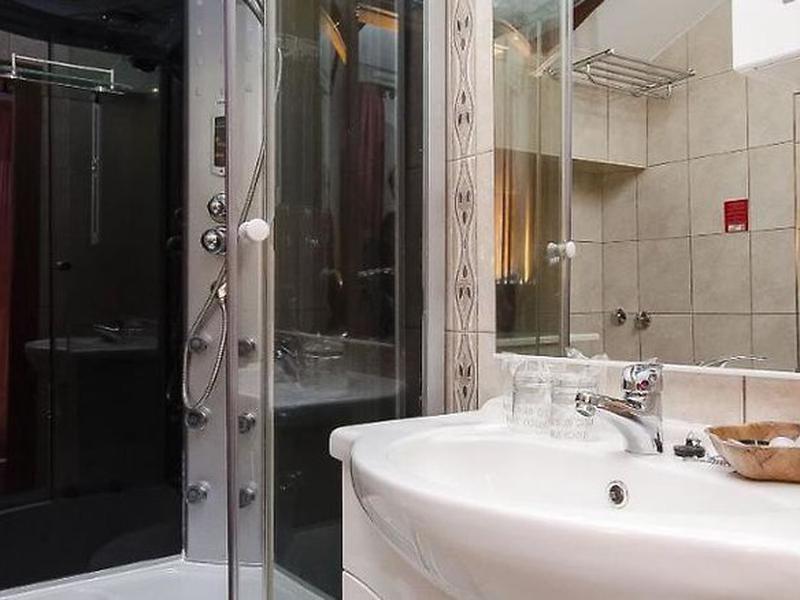 80E06002F8E226190A98F841213F2E22