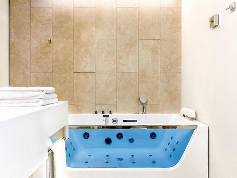 DC2FC2D42683EDE7473ABBCF9CE6218F