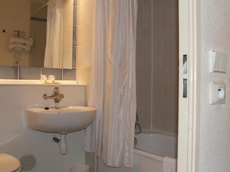 ED7506099A192396598EB9A182C1CC0C