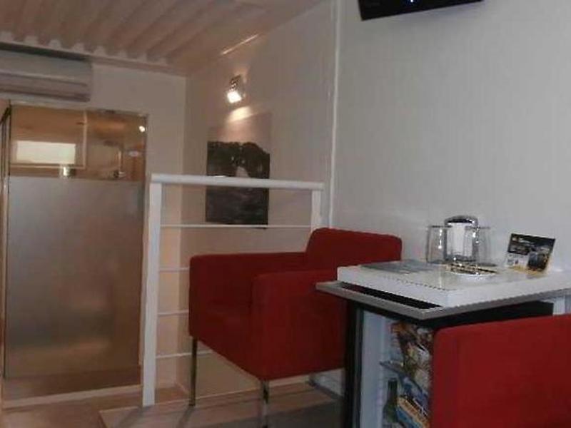 5E89B9D693506574BFF58D9F32318C3B